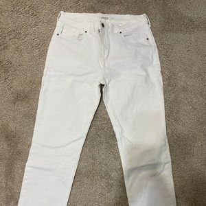 White Old Navy Boyfriend Jeans Size 8